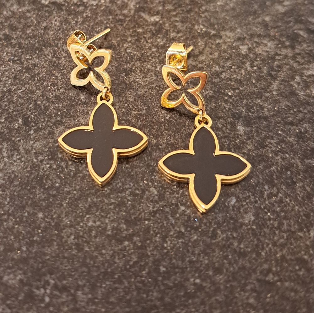 Black clover earrings